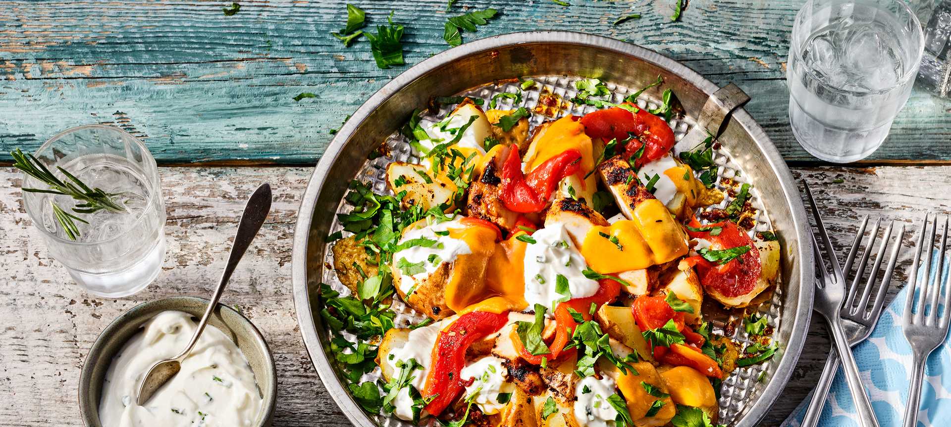Rezeptbild für Überbackene Pulled Potato mit Cajun-Hähnchen und Leuchtfeuer
